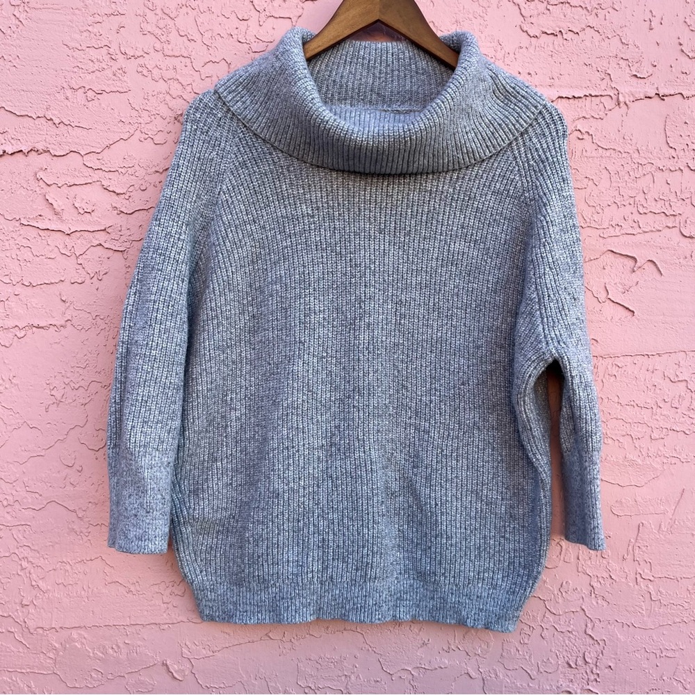 Chico’s Gray Ribbed Sweater Size 0